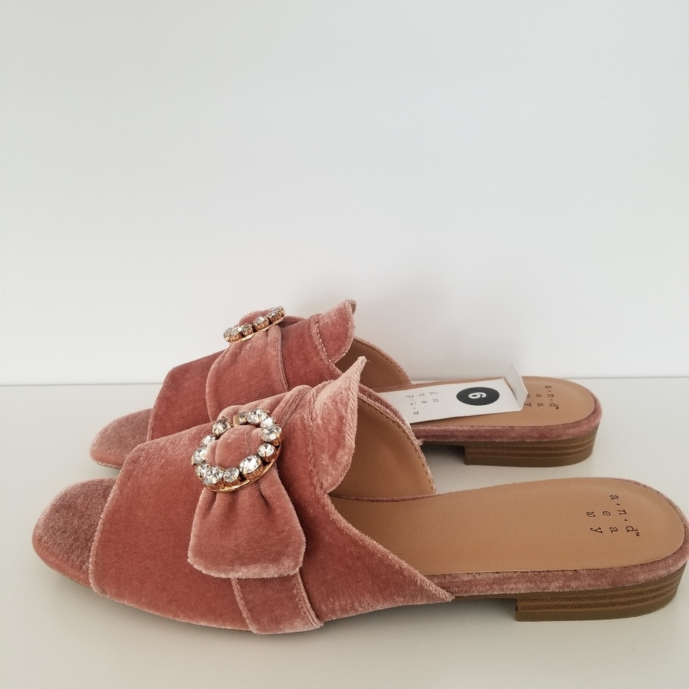 NWT "A New Day" Velvet Blush Pink Slides